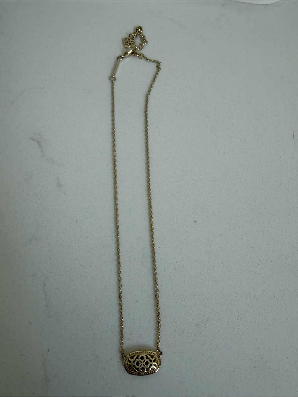 Gold Pendant Necklace - Elegant Women's Jewelry